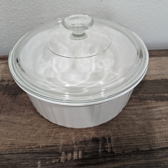 Corningware All White A1B 2.5 Liter with Lid - Picture 2 of 9